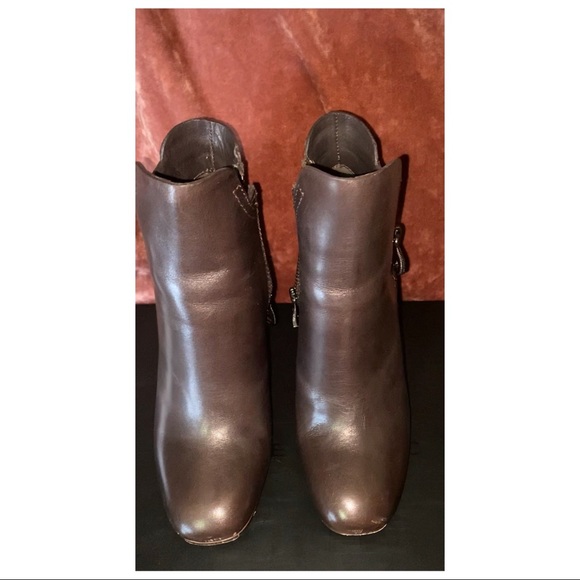 Andrew Marc-Tiffany Block Heel Bootie with box - Picture 6 of 6